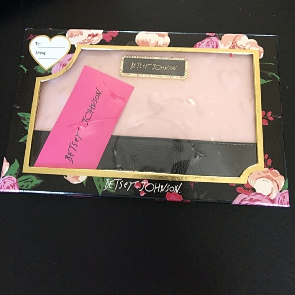 *** Betsey Johnson pink hearts wallet /wristlet - Picture 6 of 7